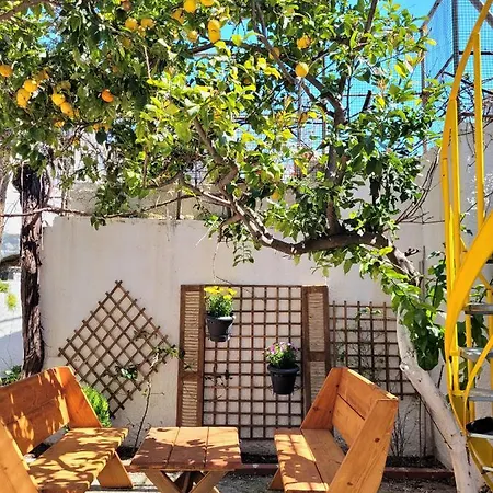 Апартаменты Modern House With Courtyard Nearby The Old Town *