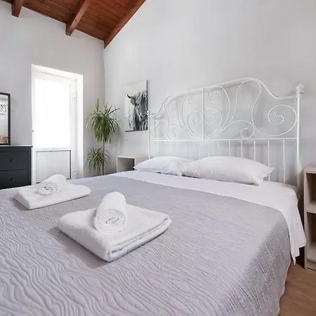 Διαμέρισμα Modern House With Courtyard Nearby The Old Town *